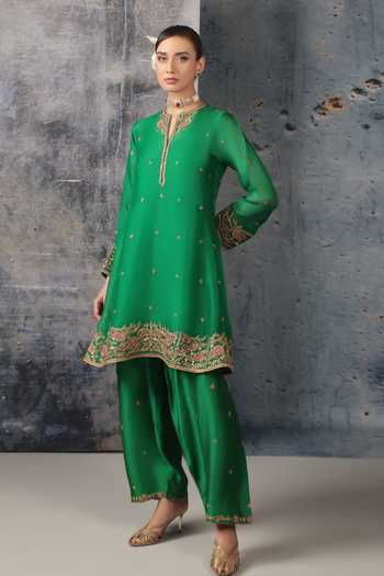 Shop Label Niti Bothra Green Silk, Organza, Tencel Split V-neck, Yes Short Pheran Kurta Set Online at Aza Fashions Shop_Label Niti Bothra_Green Silk, Organza, Tencel Split V-neck, Yes Short Pheran Kurta Set _Online_at_Aza_Fashions