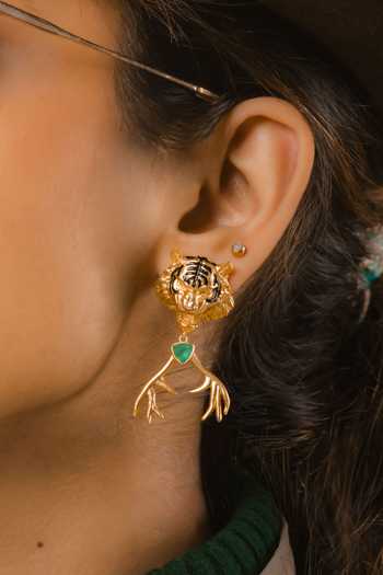 Totapari Corbett Romeo Hunting A Deer Stud Earring 