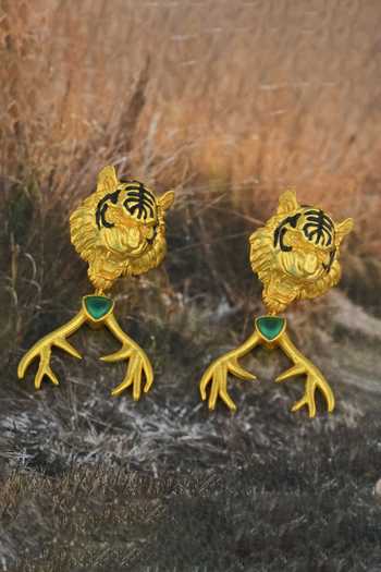 Totapari Corbett Romeo Hunting A Deer Stud Earring 