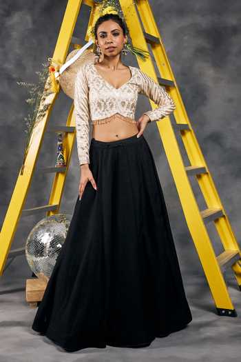 Buy_Vandana Sethi_Ivory Chanderi V-neck Zari Embellished Blouse _Online_at_Aza_Fashions