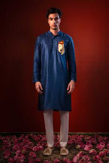 Hilo Design Dhuraketu Thread Embroidered Kurta 