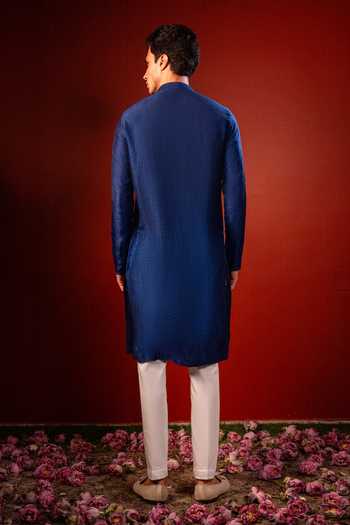 Hilo Design Durja Thread Embroidered Kurta 
