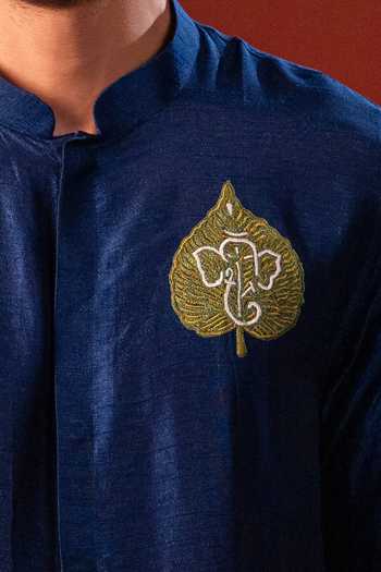 Buy_Hilo Design_Blue Silk Durja Thread Embroidered Kurta _Online_at_Aza_Fashions