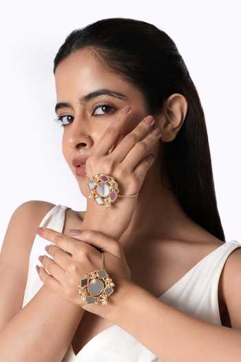 Vaidaan Prerna Mirror Statement Handcuff 