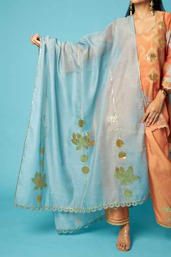 Shop_Vedika M_Multicolor Chanderi Scoop Neck Bandhani Print Kurta Set _Online_at_Aza_Fashions
