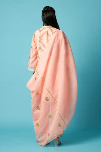 Vedika M Peach Chanderi V-neck Printed Kurta Set Online at Aza Fashions Vedika M_Peach Chanderi V-neck Printed Kurta Set _Online_at_Aza_Fashions