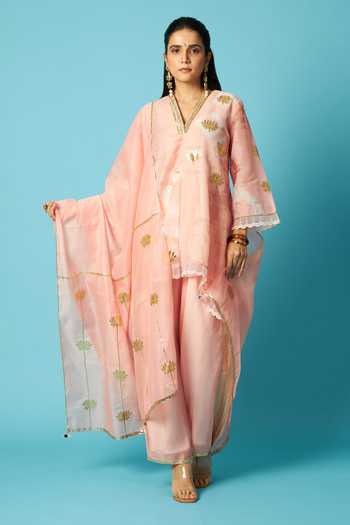 Buy Vedika M Peach Chanderi V-neck Printed Kurta Set Online at Aza Fashions Buy_Vedika M_Peach Chanderi V-neck Printed Kurta Set _Online_at_Aza_Fashions