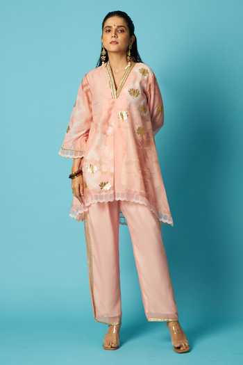 Buy Vedika M Peach Chanderi V-neck Printed Kurta Set Buy_Vedika M_Peach Chanderi V-neck Printed Kurta Set
