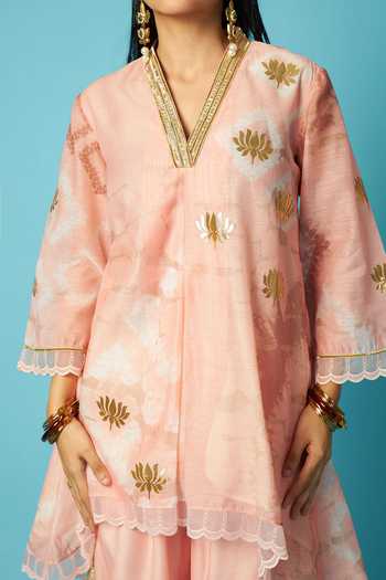 Shop Vedika M Peach Chanderi V-neck Printed Kurta Set Shop_Vedika M_Peach Chanderi V-neck Printed Kurta Set