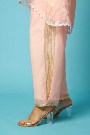 Vedika M_Peach Chanderi V-neck, Yes Printed Kurta Set _Online_at_Aza_Fashions