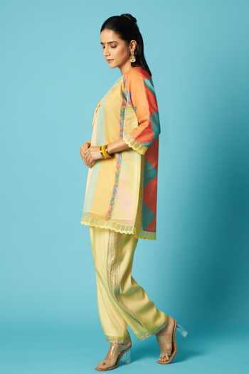 Vedika M_Multi Color Chanderi Round Neck, Yes Printed Kurta Set _at_Aza_Fashions