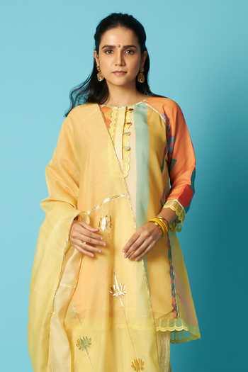Buy_Vedika M_Multi Color Chanderi Round Neck, Yes Printed Kurta Set 