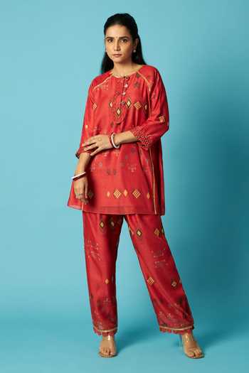 Buy Vedika M Red Chanderi Round Neck Geometric Print Kurta Set Buy_Vedika M_Red Chanderi Round Neck Geometric Print Kurta Set