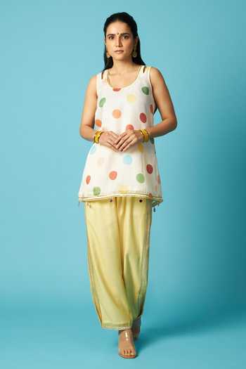 Vedika M_Multi Color Kota Doria, Chanderi Scoop Neck, Yes Polka Print Kurta Set _Online_at_Aza_Fashions