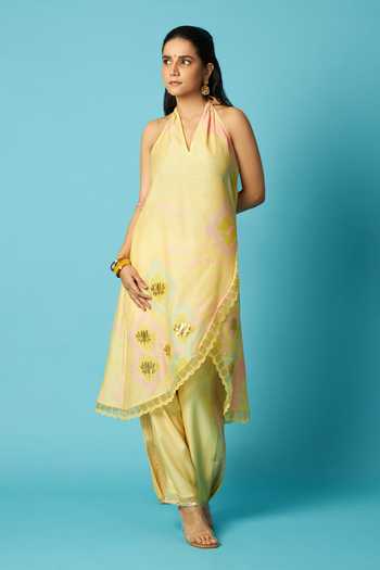 Vedika M_Yellow Chanderi Halter Neck Printed Kurta Set _Online_at_Aza_Fashions