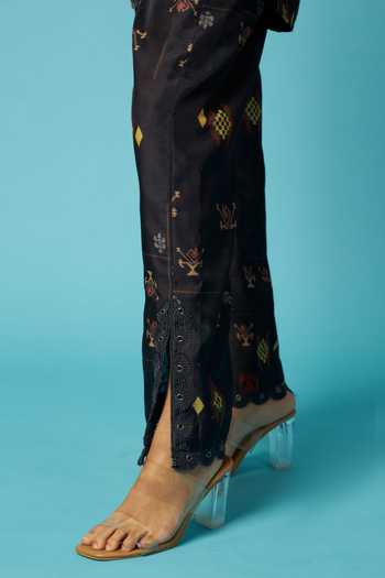 Vedika M Black Chanderi V-neck, Yes Printed Short Kurta And Pant Set Online at Aza Fashions Vedika M_Black Chanderi V-neck, Yes Printed Short Kurta And Pant Set _Online_at_Aza_Fashions