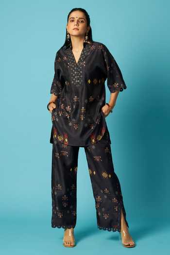 Shop Vedika M Black Chanderi V-neck, Yes Printed Short Kurta And Pant Set Online at Aza Fashions Shop_Vedika M_Black Chanderi V-neck, Yes Printed Short Kurta And Pant Set _Online_at_Aza_Fashions