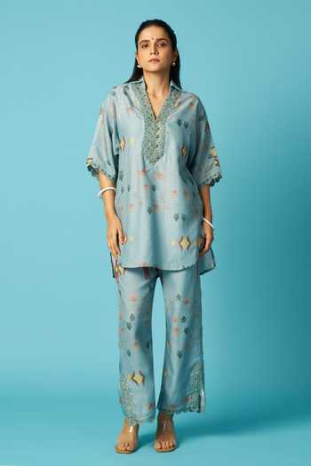 Vedika M Blue Chanderi V-neck, Yes Printed Short Kurta And Pant Set Online at Aza Fashions Vedika M_Blue Chanderi V-neck, Yes Printed Short Kurta And Pant Set _Online_at_Aza_Fashions