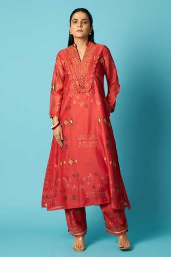Buy_Vedika M_Red Chanderi Split V-neck, Yes Printed Kurta Set _Online_at_Aza_Fashions