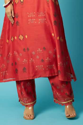 Shop_Vedika M_Red Chanderi Split V-neck, Yes Printed Kurta Set _Online_at_Aza_Fashions