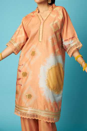 Vedika M_Orange Chanderi Split V-neck, Yes Printed Kurta With Pant _at_Aza_Fashions