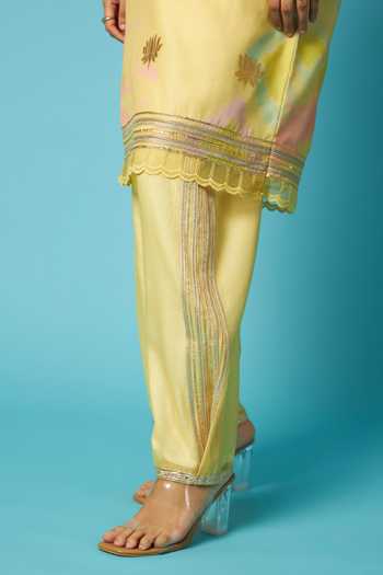 Vedika M Yellow Chanderi V-neck Printed Kurta And Pant Set Online at Aza Fashions Vedika M_Yellow Chanderi V-neck Printed Kurta And Pant Set _Online_at_Aza_Fashions