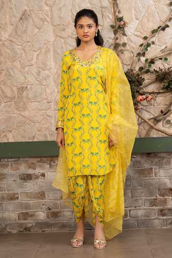 Shop Senren By Eshana Raut Yellow Organza, Crepe Tropical Print Kurta Set Online at Aza Fashions Shop_Senren By Eshana Raut_Yellow Organza, Crepe Tropical Print Kurta Set _Online_at_Aza_Fashions