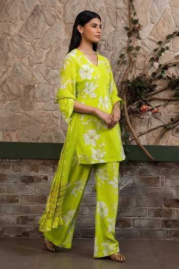 Shop Senren By Eshana Raut Green Crepe Floral Print Kurta Pant Set Online at Aza Fashions Shop_Senren By Eshana Raut_Green Crepe Floral Print Kurta Pant Set _Online_at_Aza_Fashions