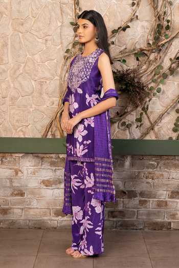 Senren By Eshana Raut Purple Crepe Printed Kurta Set at Aza Fashions Senren By Eshana Raut_Purple Crepe Printed Kurta Set _at_Aza_Fashions