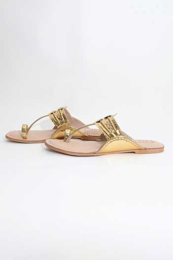 Sandalwali Gold Roxanne Glitzy Kolhapuri Sandals Online at Aza Fashions Sandalwali_Gold Roxanne Glitzy Kolhapuri Sandals _Online_at_Aza_Fashions