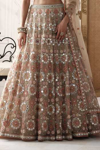 Basanti Kapde aur Koffee Beige Net Sweetheart Neck Champagne Mosaic Embroidered Lehenga Set at Aza Fashions Basanti Kapde aur Koffee_Beige Net Sweetheart Neck Champagne Mosaic Embroidered Lehenga Set _at_Aza_Fashions