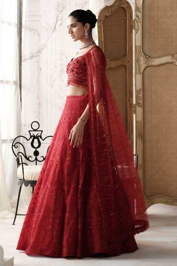 Buy_Basanti Kapde aur Koffee_Red Net Sweetheart Neck Crimson Etoile Embroidered Lehenga Set _Online_at_Aza_Fashions