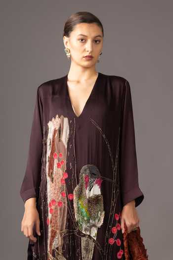 Shop A Humming Way Black Georgette, Satin, Bemberg V-neck Humming Bird Kaftan Online at Aza Fashions Shop_A Humming Way_Black Georgette, Satin, Bemberg V-neck Humming Bird Kaftan _Online_at_Aza_Fashions