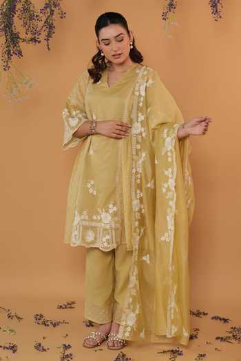 Banera_Yellow Chanderi V-neck, Yes Clara Embroidered Kurta Set _Online_at_Aza_Fashions