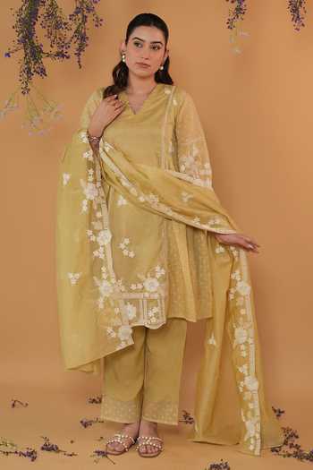 Banera Clara Embroidered Chanderi Kurta Set 