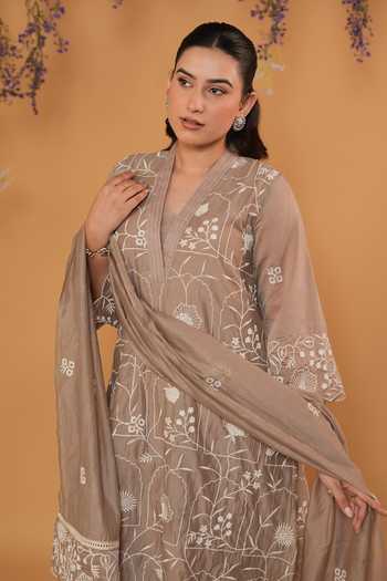 Buy Banera Beige Chanderi V-neck, Yes Petal Embroidered Kurta Set Online at Aza Fashions Buy_Banera_Beige Chanderi V-neck, Yes Petal Embroidered Kurta Set _Online_at_Aza_Fashions