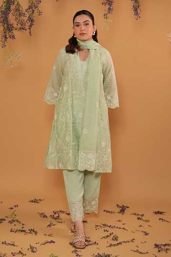 Banera_Green Chanderi V-neck Petal Embroidered Kurta Set _Online_at_Aza_Fashions
