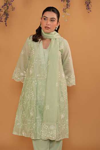 Buy_Banera_Green Chanderi V-neck Petal Embroidered Kurta Set _Online_at_Aza_Fashions