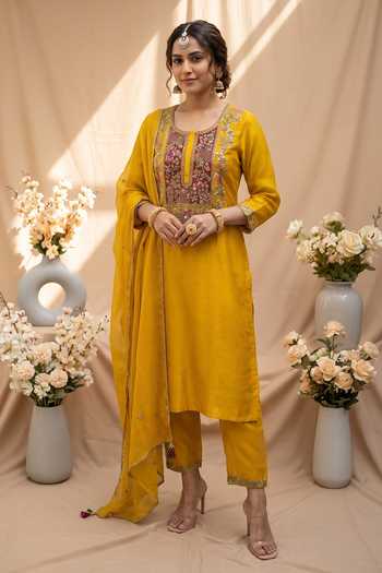 Mandira Wirk Floral Embroidered Kurta Set