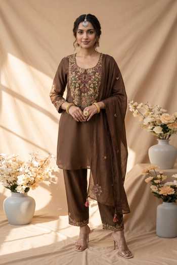 Mandira Wirk Embroidered Floral Panelled Kurta Set