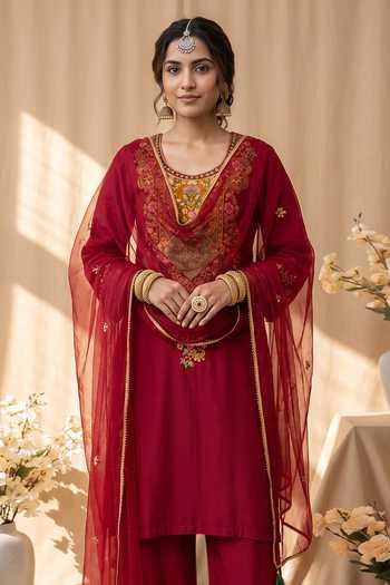 Mandira Wirk_Red Chanderi Round Neck, Keyhole Neck, Yes Floral Resham Embroidered Kurta Set _Online_at_Aza_Fashions
