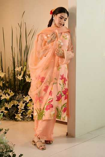 Buy Meghstudio Peach Organza V-neck Bella Floral Sequin Work Kurta Set Online at Aza Fashions Buy_Meghstudio_Peach Organza V-neck Bella Floral Sequin Work Kurta Set _Online_at_Aza_Fashions