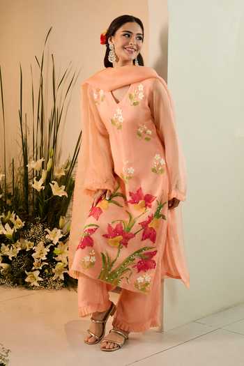Meghstudio Peach Organza V-neck Bella Floral Sequin Work Kurta Set at Aza Fashions Meghstudio_Peach Organza V-neck Bella Floral Sequin Work Kurta Set _at_Aza_Fashions