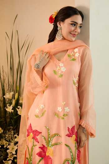 Buy Meghstudio Peach Organza V-neck Bella Floral Sequin Work Kurta Set Buy_Meghstudio_Peach Organza V-neck Bella Floral Sequin Work Kurta Set