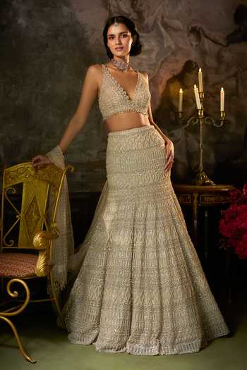 Seema Gujral Gold Net Plunge Neck Geometric Embroidered Lehenga Set at Aza Fashions Seema Gujral_Gold Net Plunge Neck Geometric Embroidered Lehenga Set _at_Aza_Fashions
