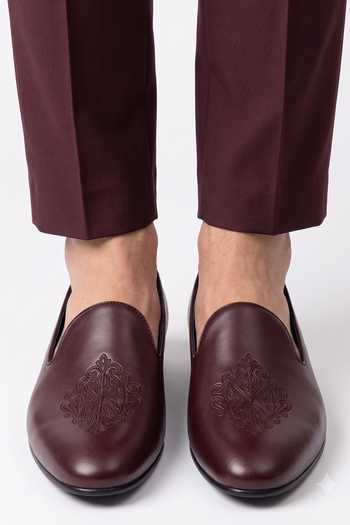 Shop Bubber Couture Burgundy Anders Thread Work Juttis Online at Aza Fashions Shop_Bubber Couture_Burgundy Anders Thread Work Juttis _Online_at_Aza_Fashions