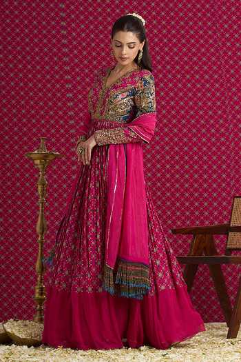 Aayushi Maniar Pink Organza, Silk V-neck Vatika Anarkali With Dupatta at Aza Fashions Aayushi Maniar_Pink Organza, Silk V-neck Vatika Anarkali With Dupatta _at_Aza_Fashions
