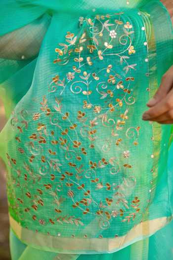 Geroo Jaipur Green Silk, Cotton Round Neck Shaded Embroidered Saree With Blouse at Aza Fashions Geroo Jaipur_Green Silk, Cotton Round Neck Shaded Embroidered Saree With Blouse _at_Aza_Fashions