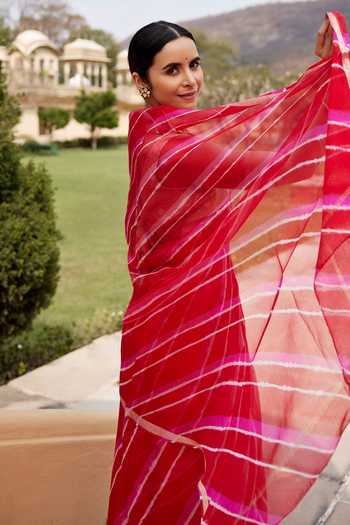 Geroo Jaipur_Red Silk Leheriya Pattern Saree With Blouse _Online_at_Aza_Fashions