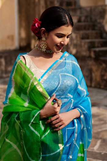 Shop_Geroo Jaipur_Blue Round Neck Stripe Pattern Saree With Blouse _Online_at_Aza_Fashions